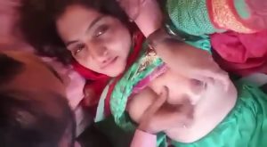 Car Ke Andar Bhavi Ka Chuchi Dabaya Aur Uski Chuchi Pakad Kar Chusa