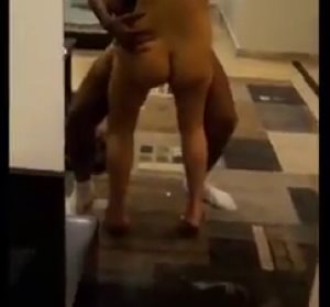 Wife Ko Doggy Bana Kar Uski Bur Ki Chudai Ki Aur Uske Gand Par Thapad Mara Uske Baad Usko Khada Kar Ke Choda