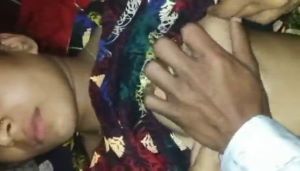 Dehati Ladki Ko Uske Ghar Me Hi Uska Salwar Utar Kar Uska Boobs Dabaya Aur Uski Bur Ki Chudai Ki