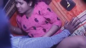 Apni Girlfreind Ko Pahli Baar Choda Usne Bhi Apni Chudai Pahli Baar Karwai Thi Usse Bardash Nahi Ho Raha Tha