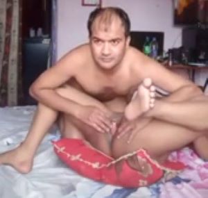 Desi Bhavi Ko Uske Devor Ne Kamar Ke Niche Takiya Laga Kar Uski Bur Ki Chudai Ki