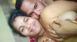 Bengali Bhavi Ka Video Banaya Bhavi Ko Land Par Sawari Karte Aur Chuchi Dabate Hue