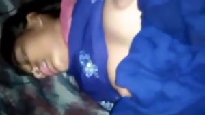 Dehati Ladki Ko Raat Me Uska Suit Utha Kar Uski Bur Ki Chudai Ki
