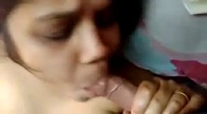 Desi Bhavi Ko Do Ladko Ne Mil Kar Choda Ek Ne Muh Me Dala Aur Dusare Ne Bur Me