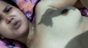 Desi Bhavi Ke Bur Ki Chudai Ki Aur Uske Baad Bur Me Bear Ka Botal Daal Kar Hilaya