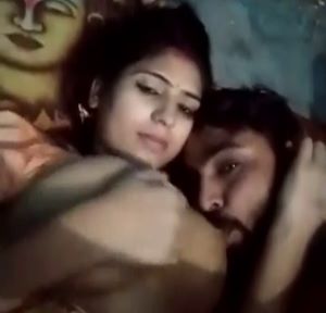 Raat Me Bhaiya Ke So Jane Ke Baad Bhavi Ko Niche Bula Kar Uski Chuchi Chusi Aur Kiss Kiya