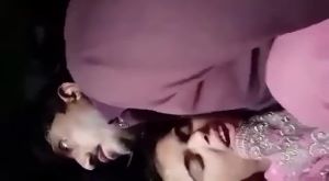 Desi Ladki Ko Uske Jija Ne Din Me Hi Uski Salwar Khol Kar Uski Mast Chudai Ki