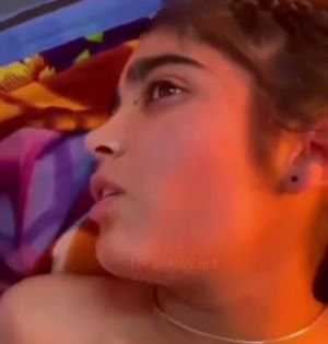 Desi Girlfriend Ko Uske Boyfriend Ne Bed Par Jabarjasti Patak Kar Uski Bur Ki Chudai Ki