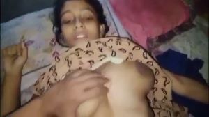 Dehati Bhavi Ki Nighty Utha Kar Uski Badi Badi Chuchi Dabaya Aur Uski Mast Chudai Ki
