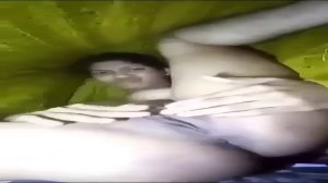 Kapde Ke Andar Chup Kar Ladki Ne Apne Bur Aur Gand Ka Video Bana Kar Viral Kiya