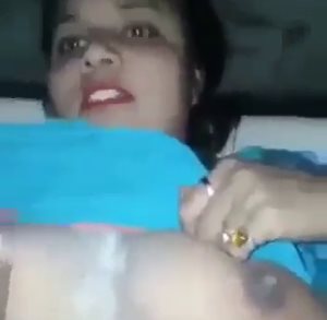 Muslim Bhabhi Ko Hindu Ladki Ke Khat Par Sula Kar Pela Aur Chuchi Dabai
