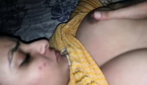 Sexy Girl Ne Apni Chuchi Ke Nippel Ko Dabaya Aur Chussa