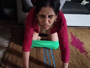 Jiju Ne Saali Ki Chut Chat Chat Kar Usko Pela