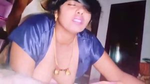 Bhaiya Ke Bagal Me Bhabhi So Rahi Thi Wahi Par Bhabhi Ko Jaga Kar Unki Chut Mari