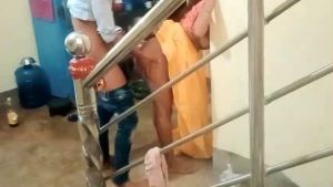Pados Ki Bhabhi Ne Jabarjasti Apne Ghar Me Khich Kar Ghodi Ban Kar Chudane Lagi