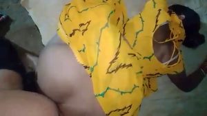 Gao Ki Aunty Ne Ghodi Ban Kar Apni Saree Utha Kar Apni Chut Chudawai