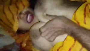 Desi Bhabhi Ko Nind Se Jaga Kar Unki Saree Utha Kar Maze Se Choda